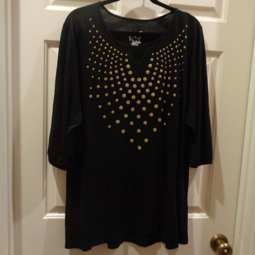 Long black top with 3/4 sleeves, keyhole neckline and gold sparkle dots - Picture 2 of 3